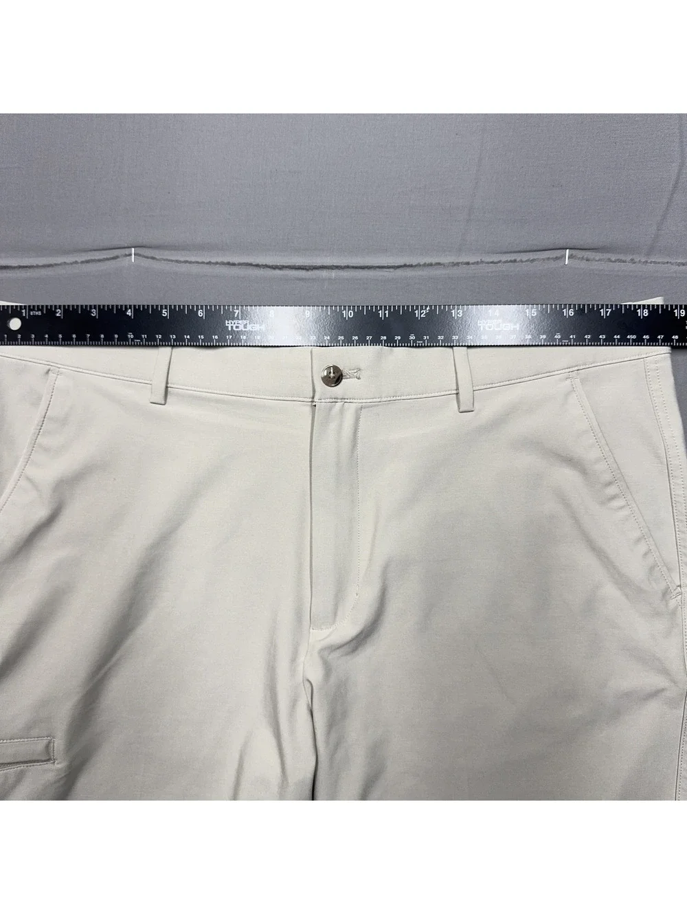 Greg Norman Mens Golf Shorts Polyester Solid 36 Beige Activewear Stretch
